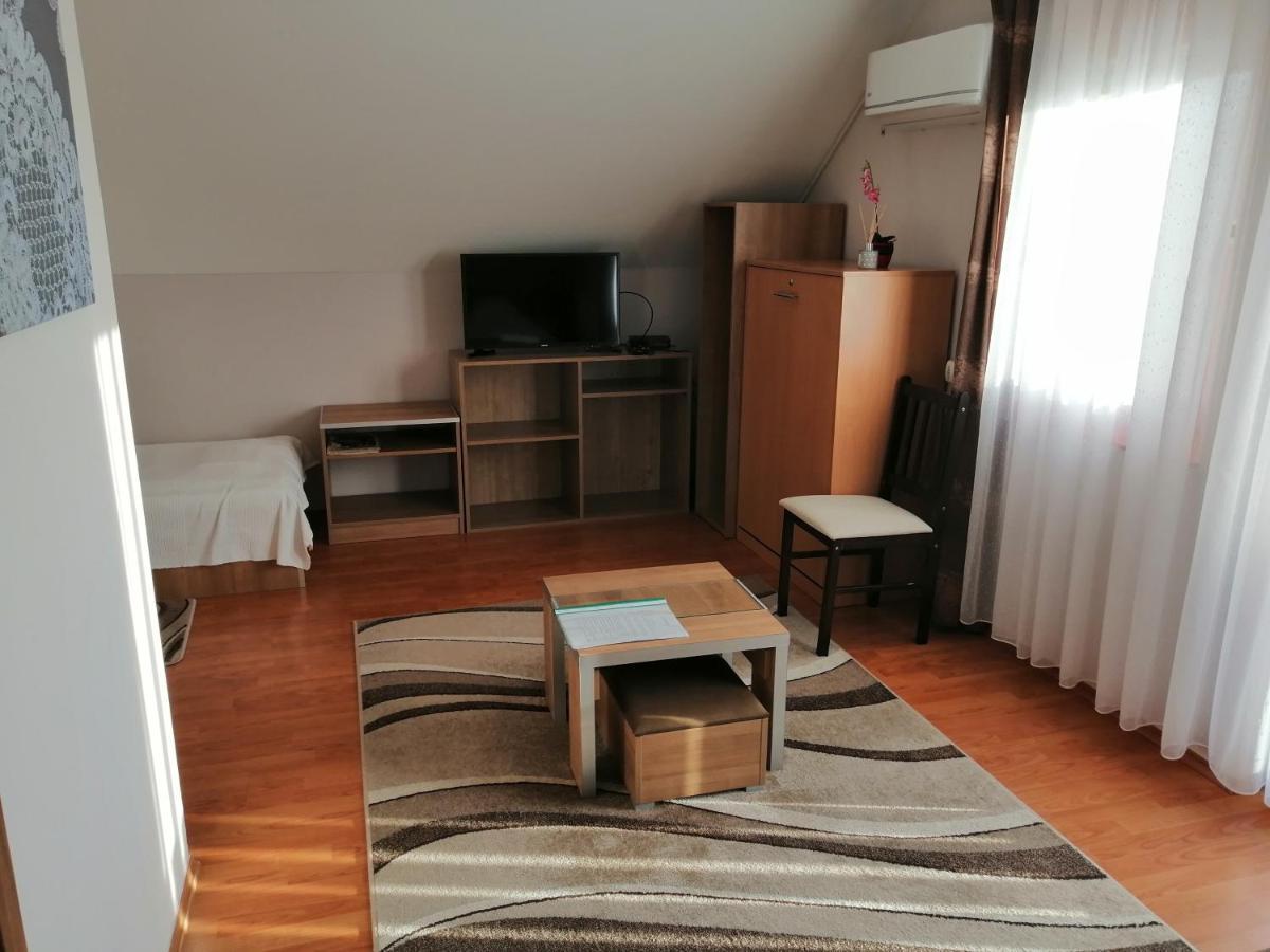 Csipkehaz Apartman Черкеселе Екстер'єр фото