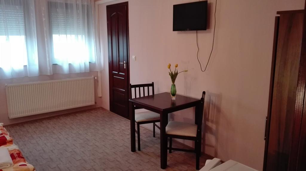 Csipkehaz Apartman Черкеселе Екстер'єр фото
